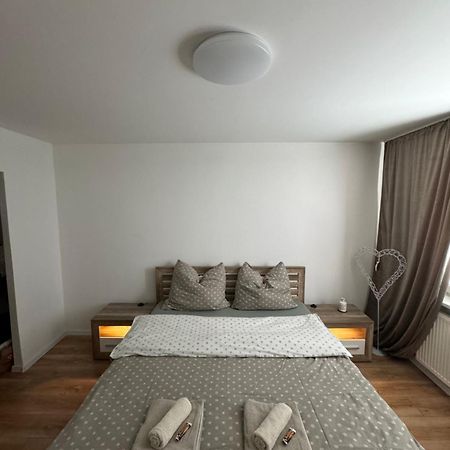 Modern Central Apartment Нитра Екстериор снимка