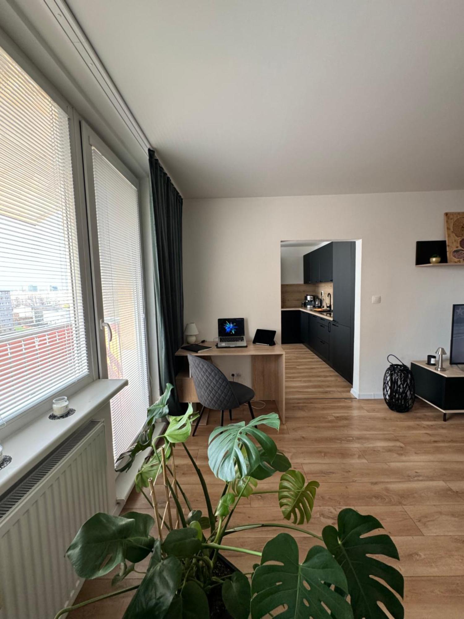 Modern Central Apartment Нитра Екстериор снимка